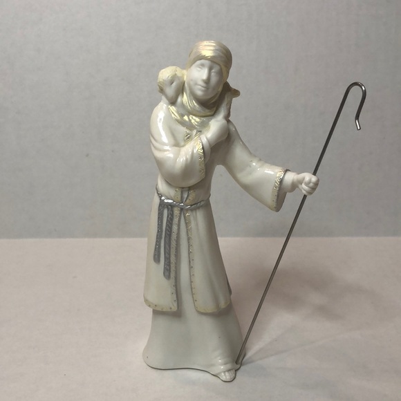 Hallmark Nativity Watchful Shepard with Lamb 7 inch Porcelain Figurine 2005 - Picture 1 of 4